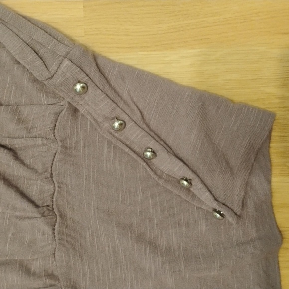 Gray Ruffled Women's Top - Picture 2 of 4